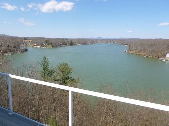 2nd image of 250 Village Ln