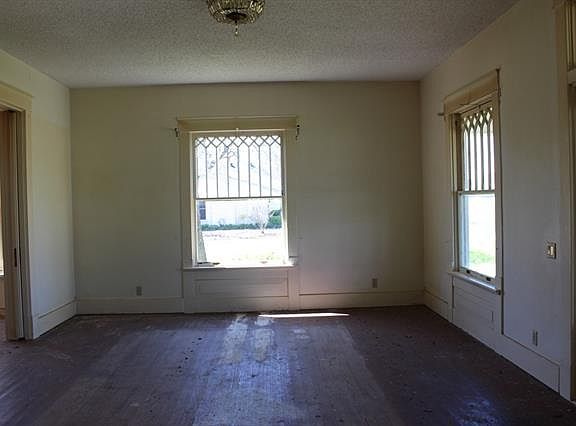 4th image of 800 Pecan St