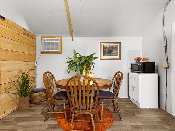 5th image of 2245 Winona Rd #2