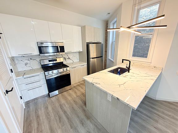 2nd image of 2743 W Division St #4R