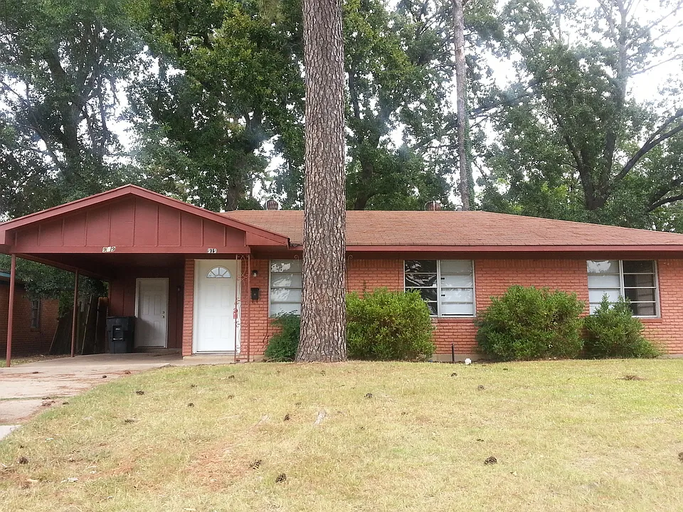 919 Pine Tree Dr