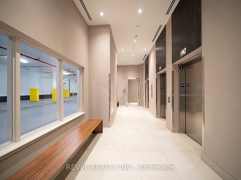212 King William St #823 — Photo 2