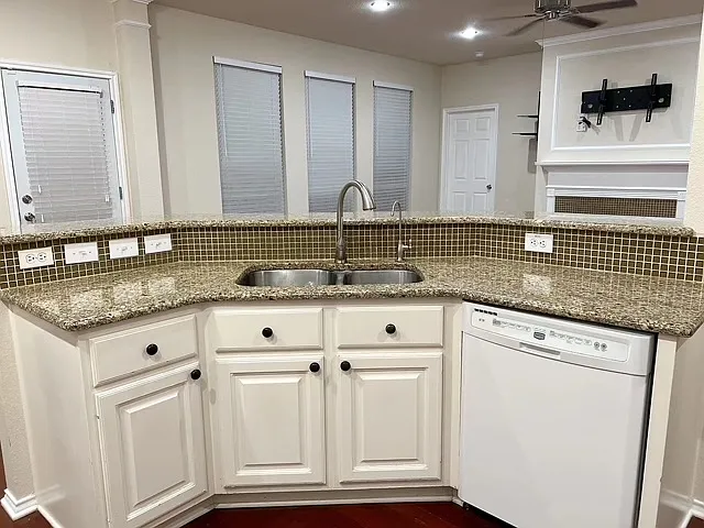 1321 Holmes Ln — Photo 6