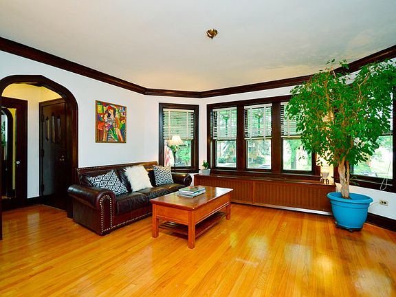 2nd image of 6326 N Merrimac Ave