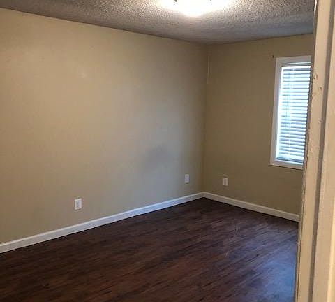 2nd image of 425 Westlawn Dr APT 18
