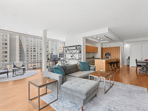3rd image of 135 W 14th St #8