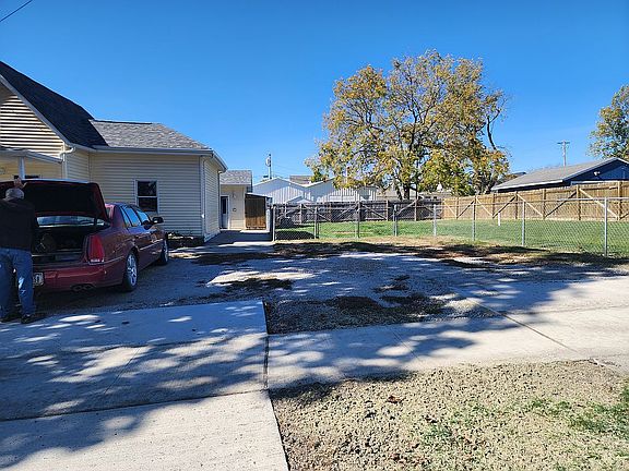 2nd image of 330 S Park St