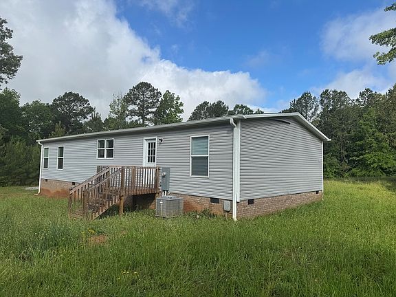 4th image of 305 Suburban Dr