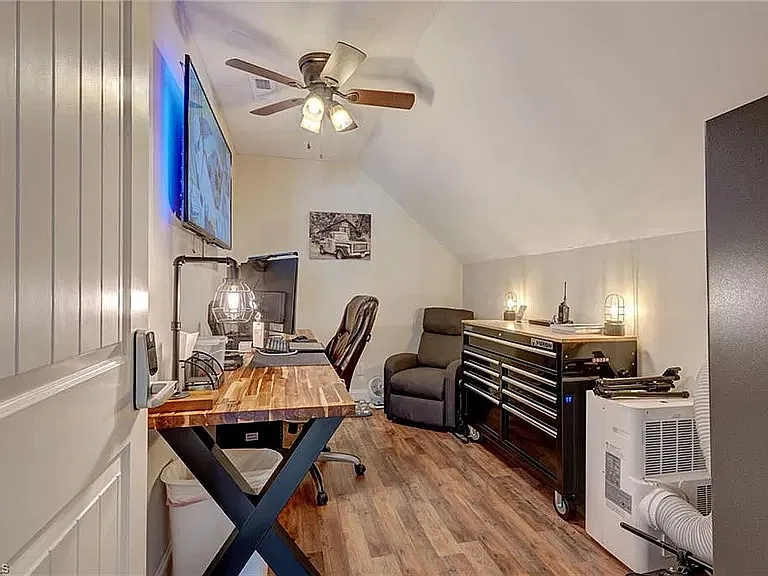 3 bed, 2247 sqft, $2,525 — Photo 2