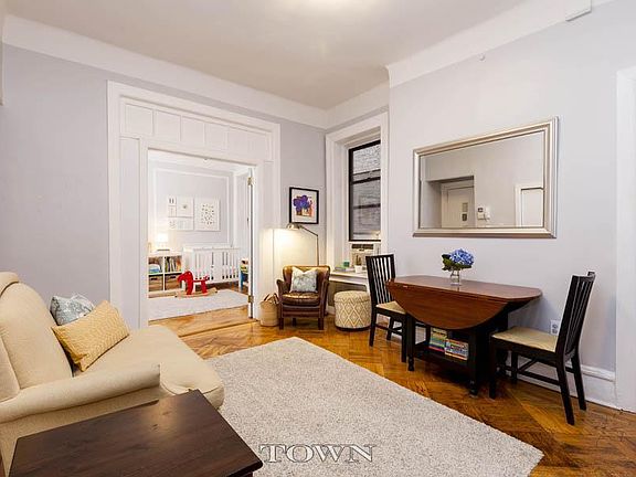 4th image of 66 W 77th St APT 51