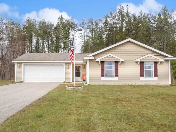 3193 Crimson Ranch Ln, Traverse City, MI 49685