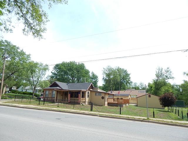 1st image of 820 N 10th St