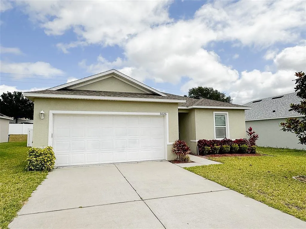 4 bed, 2.0 bath, 1835 sqft, $2,100 — Photo 1