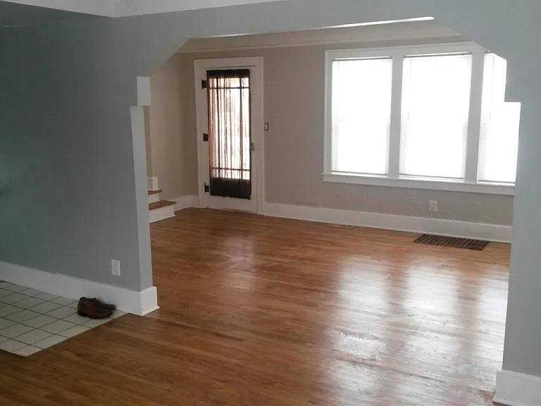 910 Mohawk Ave — Photo 3