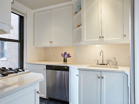 5th image of 151 E 83rd St APT 7C