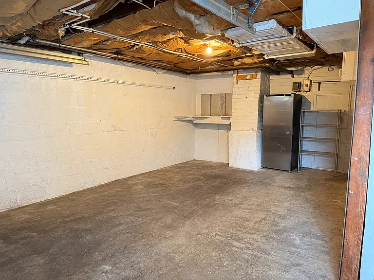 2146 Main St — Photo 15