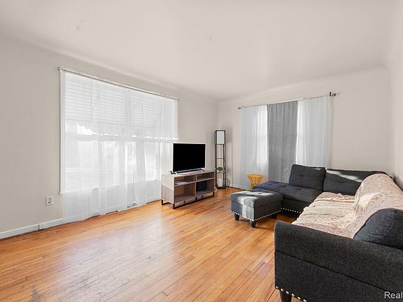3rd image of 29288 Park St