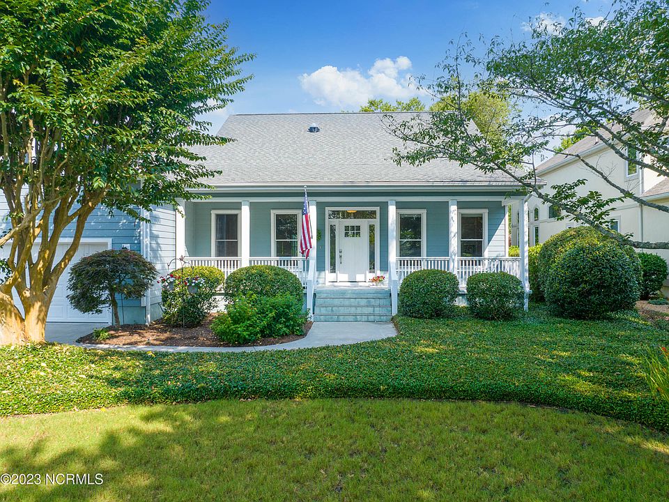 1st image of 3210 St James Drive SE