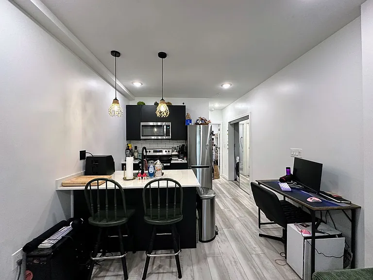 6161 Walnut St #1E — Photo 11