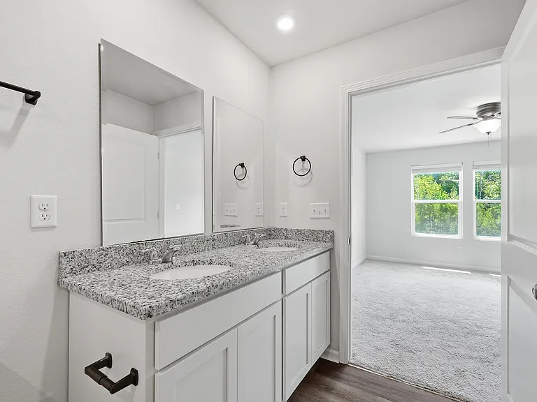 136 Pfitzer Ct — Photo 38