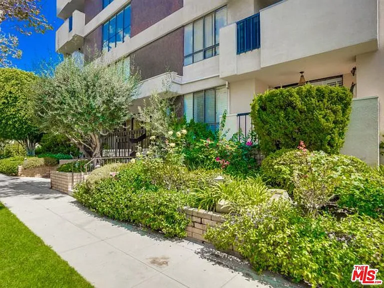 150 N Almont Dr #203 — Photo 18