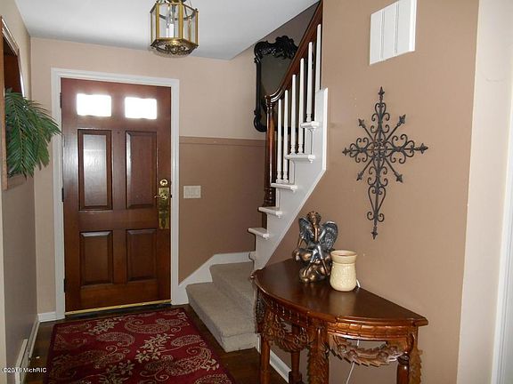 3rd image of 216 Southwoods St