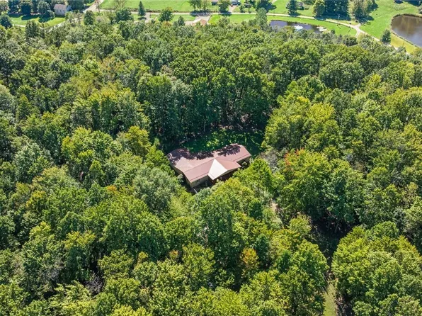 2038 Oldtown Valley Rd SE, New Philadelphia, OH 44663