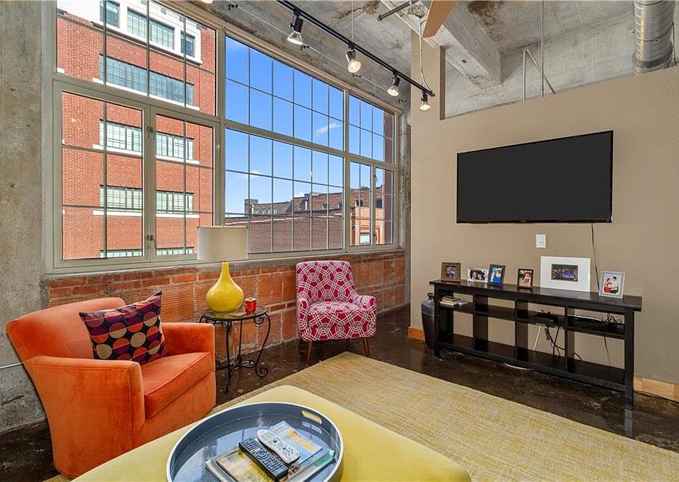 1st image of 321 W 7th St APT 404