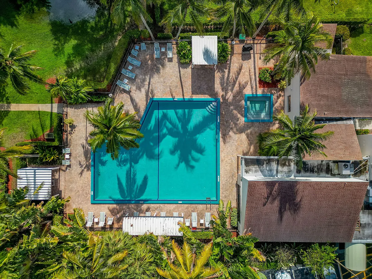 Building Photo - Jacaranda Club