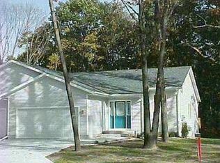 5 Willow Dr, Muskegon, MI 49441
