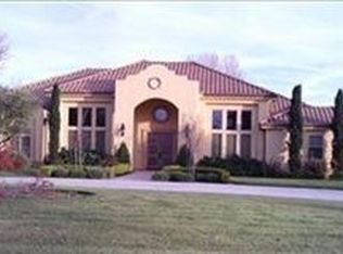 6983 E Carmalee Ln, Fresno, CA
