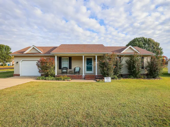 215 Sunrise Dr, Kevil, KY 42053