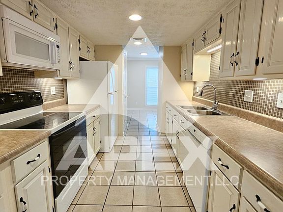 5th image of 9515 Hidden Oak Way
