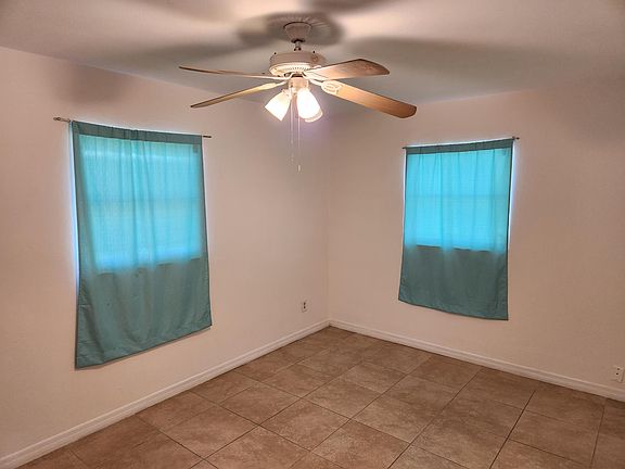 3rd image of 413 Canyon Dr S