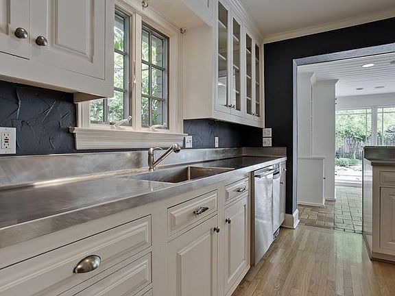 5th image of 4024 Hanover Ave