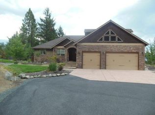 920 Seclusion Loop, Grants Pass, OR 97526