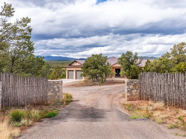 5 Pumpkin Ln, Pecos, NM 87552