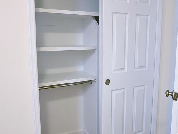5th image of 431 E 9th St APT 10