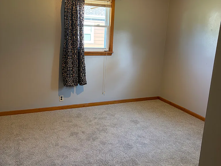 1632 Easton Ave — Photo 12