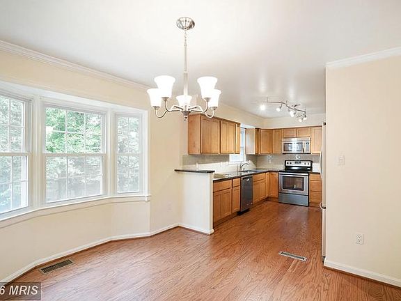 3rd image of 11919 Oakwood Dr