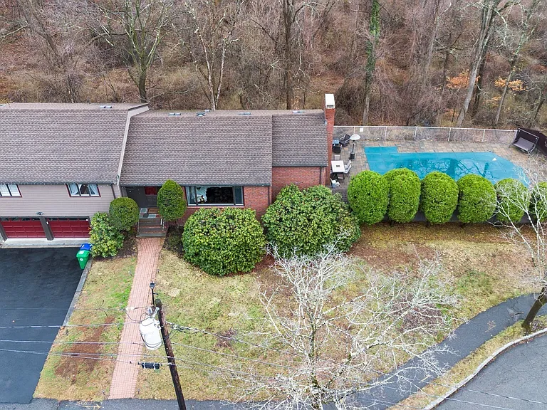 10 Stonewood Dr — Photo 27
