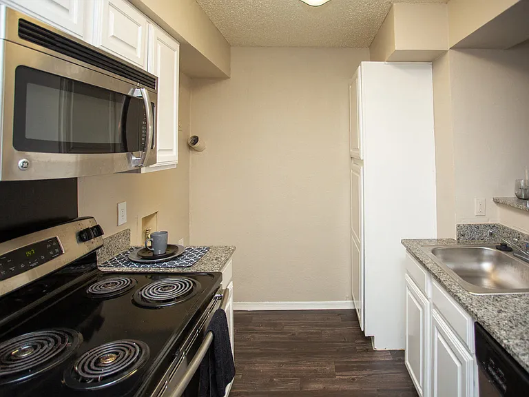 Bedford Oaks Apartments kitchen area
