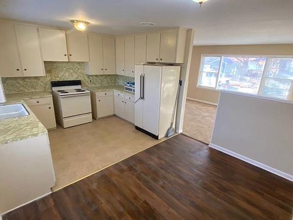 4th image of 517 S 77th Ave E