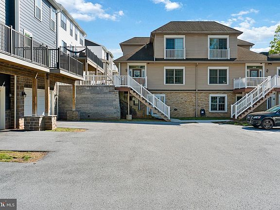 3rd image of 108 High Pointe Dr