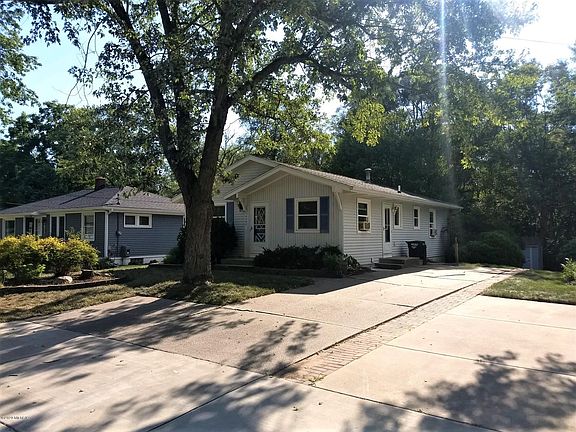 5th image of 4243 Hillsdale Ave NE