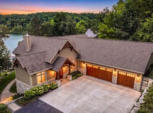5531 Peters DRIVE, West Bend, WI 53095