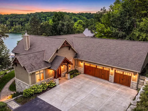 5531 Peters DRIVE, West Bend, WI 53095