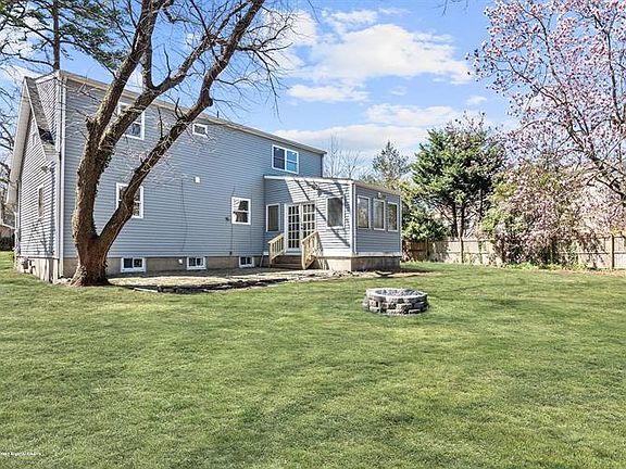 3rd image of 723 Viscount Dr