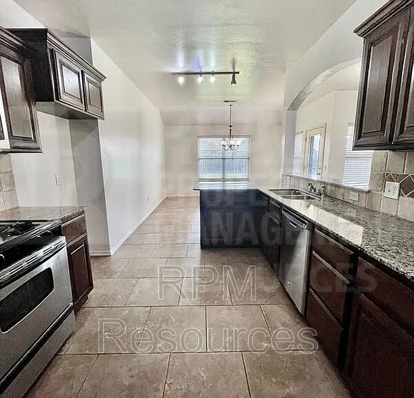 10913 SW 30th St — Photo 16