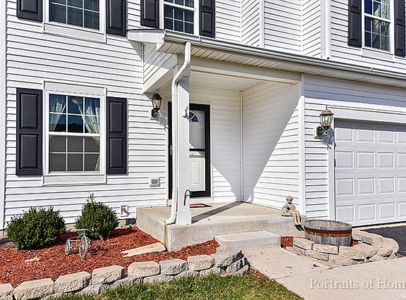 3rd image of 635 Oakwood St